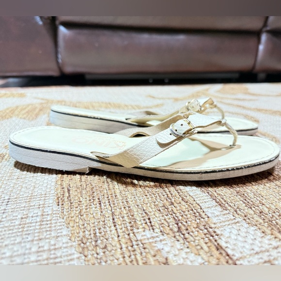 KINO Sandals - leather cream thong with buckles. Size 9
Key West originals - Picture 2 of 6